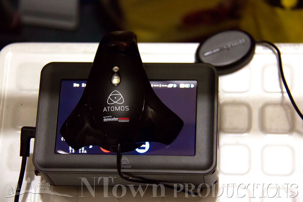 Optional Atomos Spyder for automatic Screen calibration