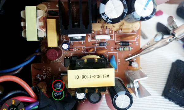 red circle marks the faulty capacitor